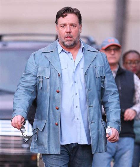 how much does russell crowe weigh